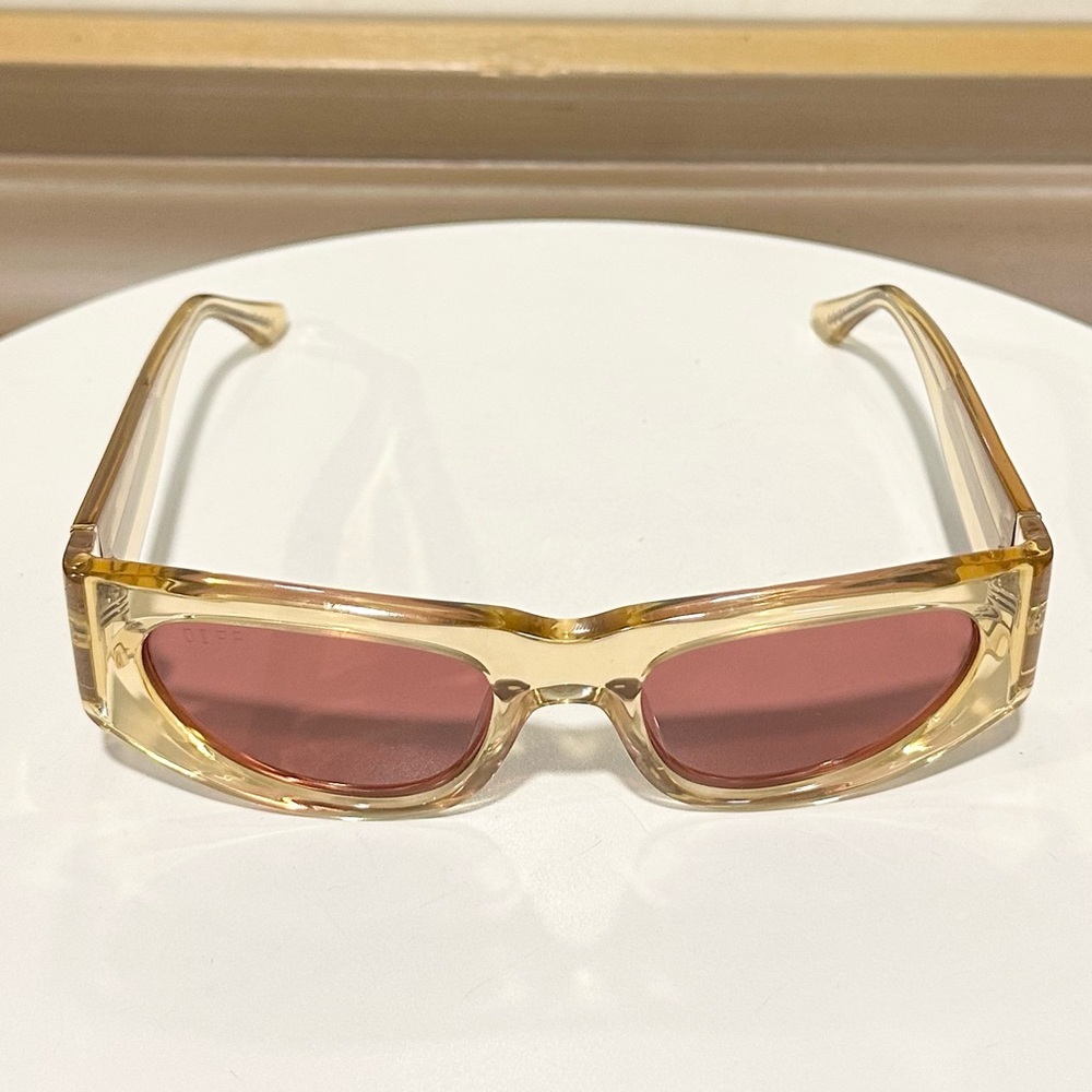 🌸DIFF EYEWEAR 🌸 The Mandalorian Armorer Golden Crystal Polarized Sunglasses - Picture 6 of 14